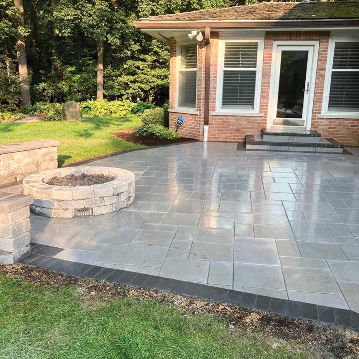 J Lake Gardens - Outdoor Hardscape Fire Pits & Brick Patio